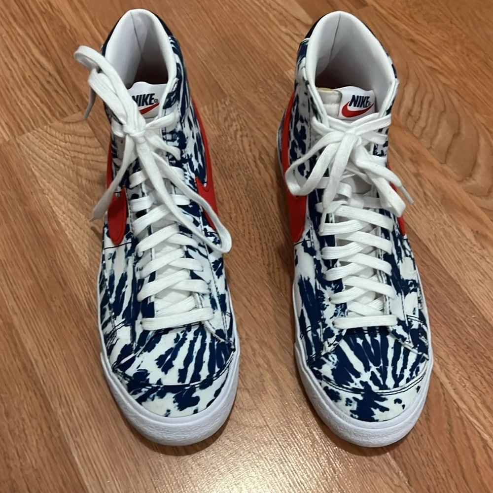 Nike Men’s High-Top Sneakers White Navy with Red Swoosh